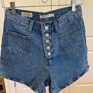 Levi's 80s Mom Button-Fly Jean Shorts